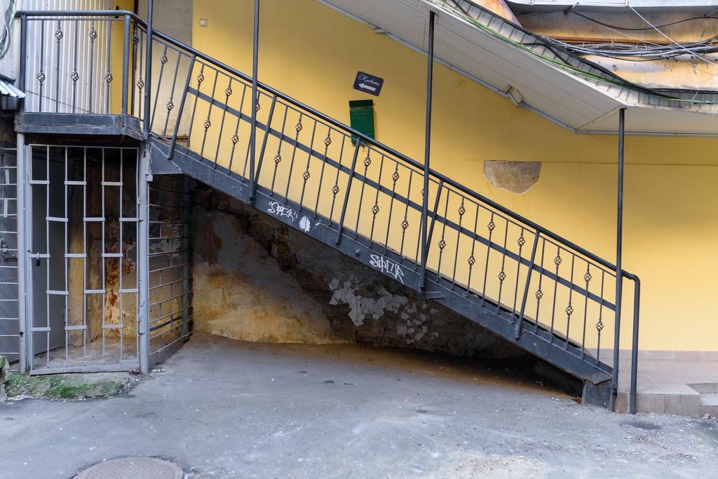 Krovat Na Deribasovskoy Odesa Exterior foto
